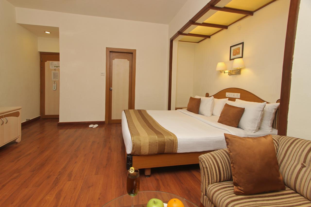 Hotel Park Central Koregaon Park Pune Extérieur photo
