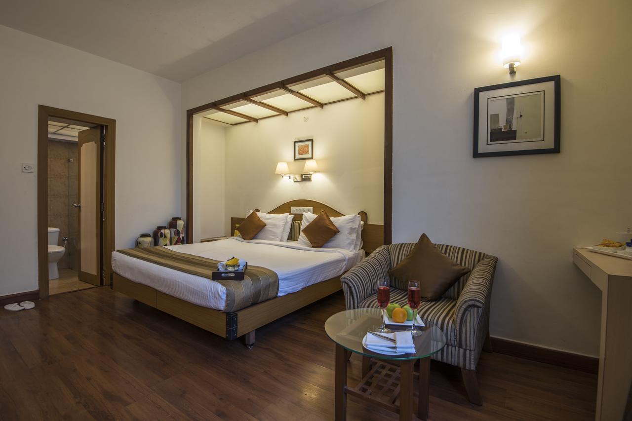 Hotel Park Central Koregaon Park Pune Extérieur photo