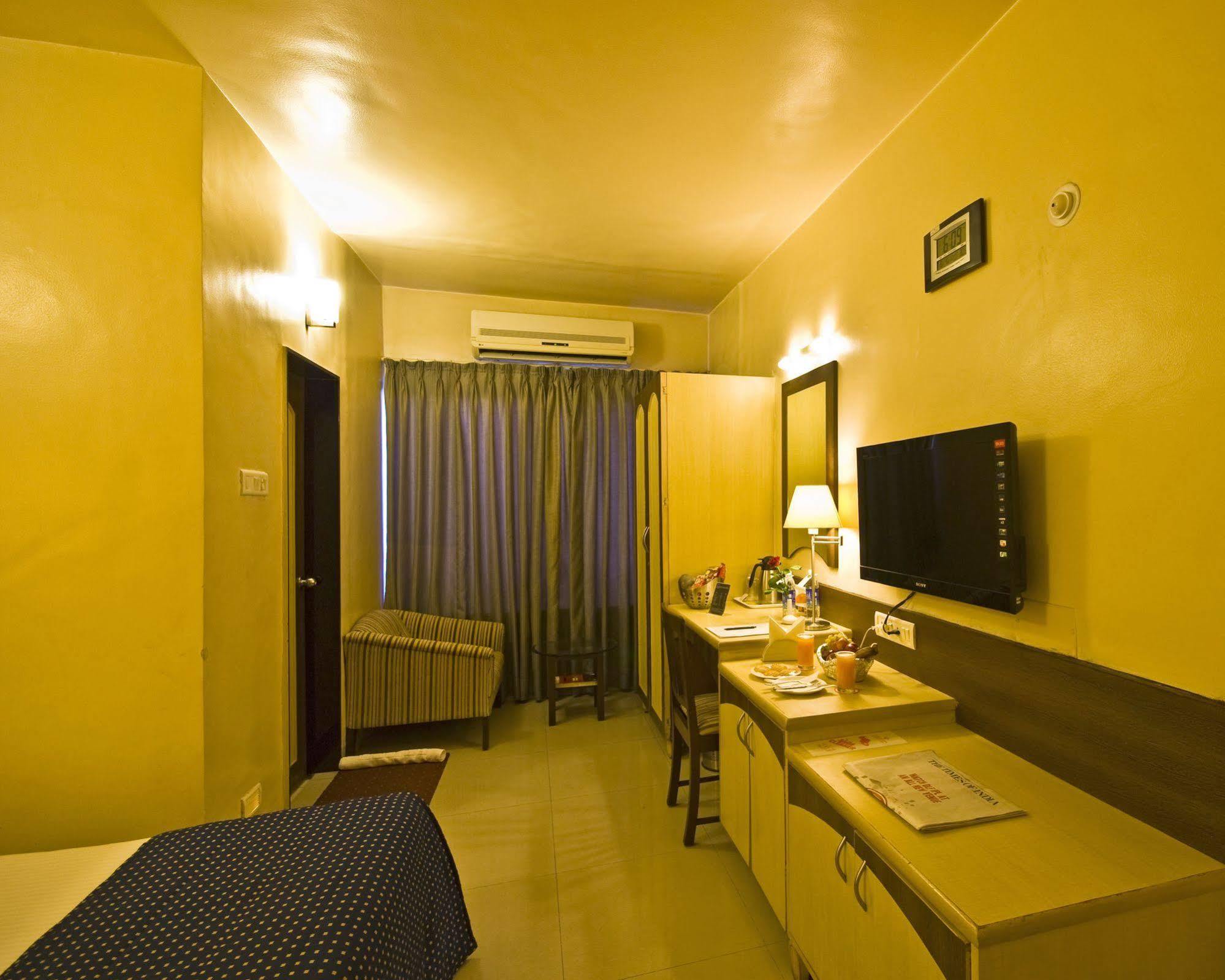 Hotel Park Central Koregaon Park Pune Extérieur photo