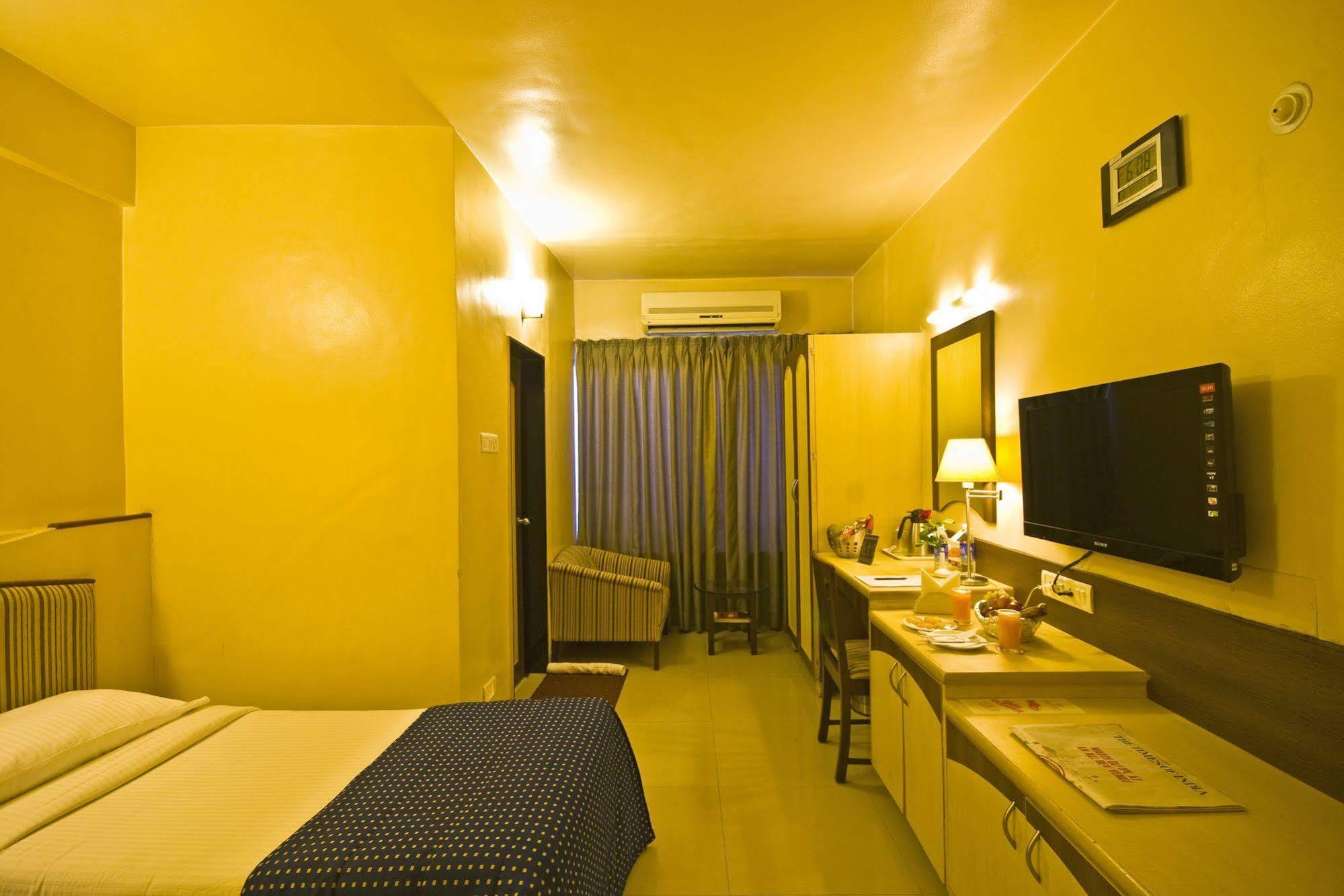 Hotel Park Central Koregaon Park Pune Extérieur photo