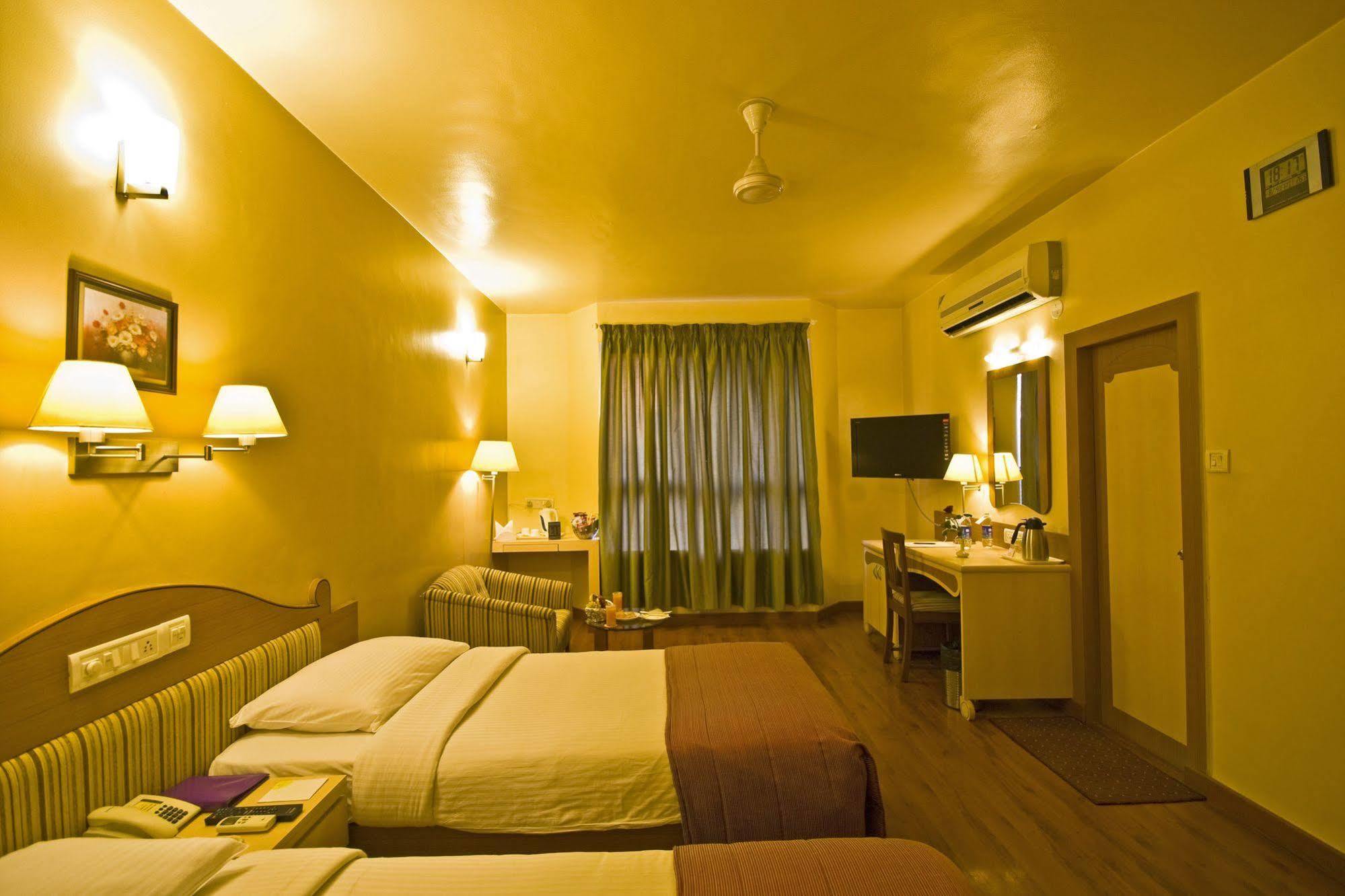 Hotel Park Central Koregaon Park Pune Extérieur photo
