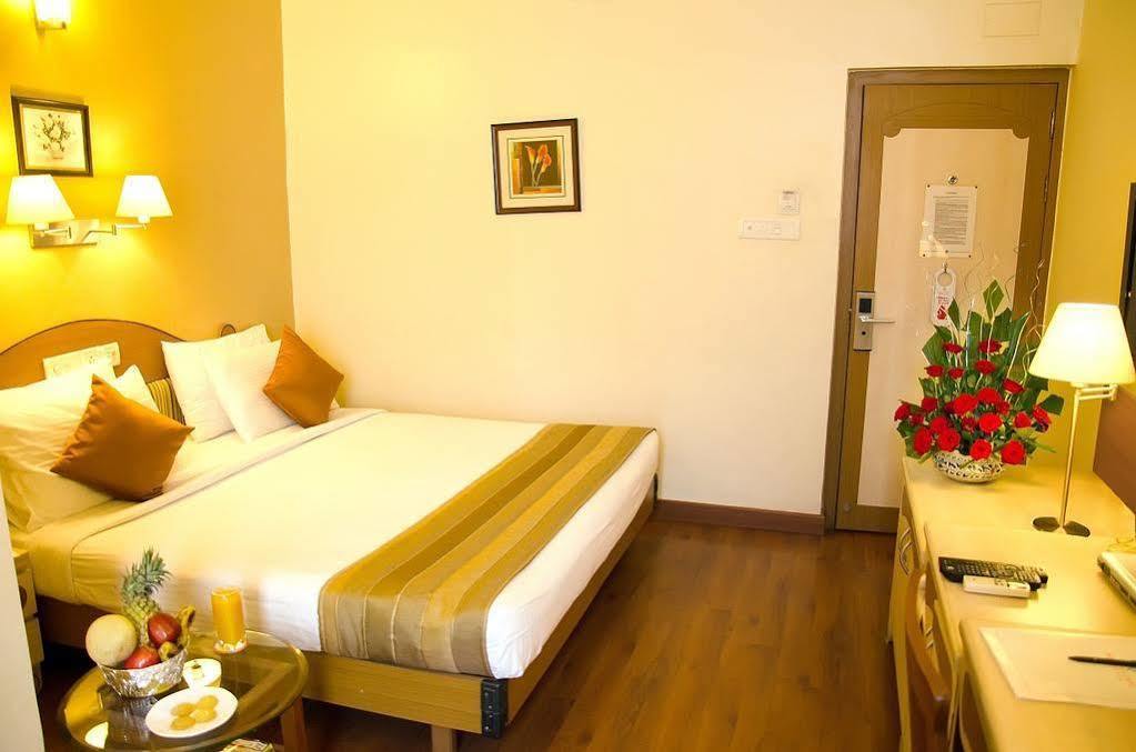 Hotel Park Central Koregaon Park Pune Extérieur photo